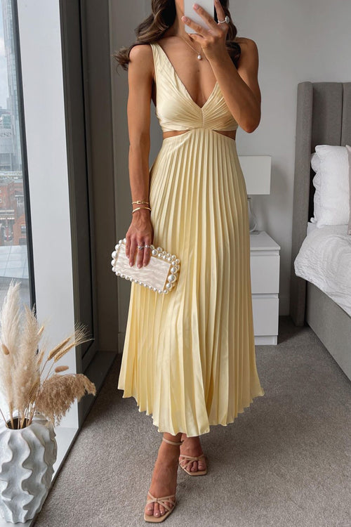 Giselle | V-Neck Cut-Out Pleated Maxi Dress