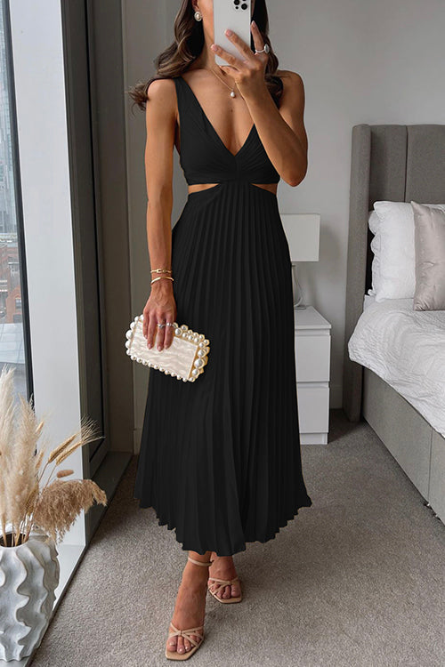 Giselle | V-Neck Cut-Out Pleated Maxi Dress